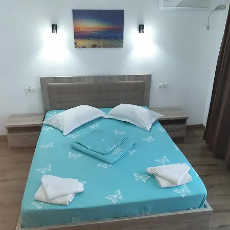 Yna Guest house Navodari