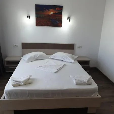 Yna Guest house Navodari