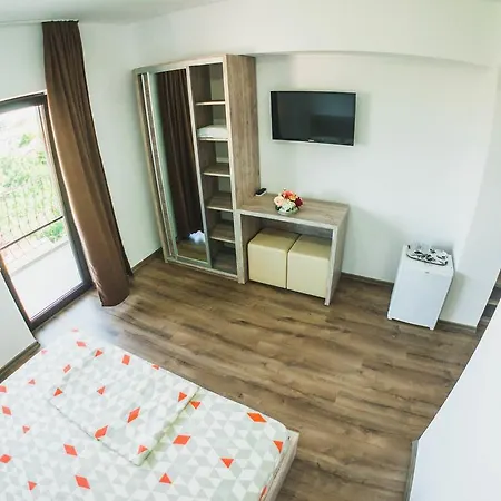 Yna Guest house Navodari
